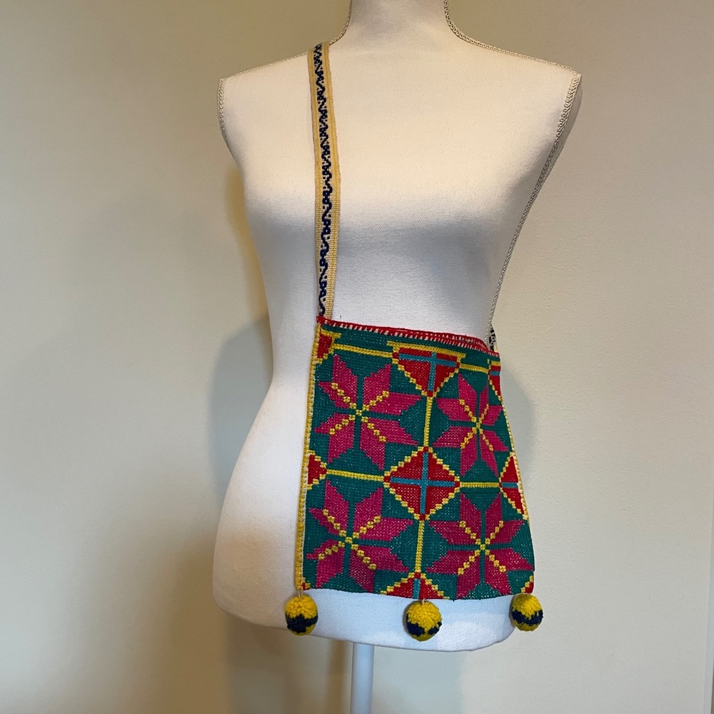 Vintage woven flat purse.